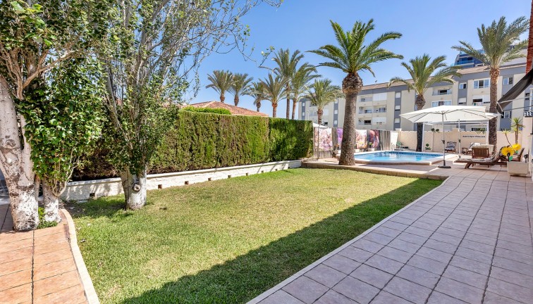 Resale - Chalet - Torrevieja - Rocio del Mar