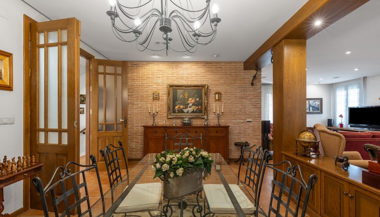 Jälleenmyynti - Erillistalo - Torrevieja - La veleta