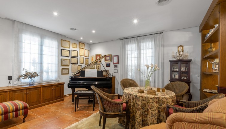 Jälleenmyynti - Erillistalo - Torrevieja - La veleta