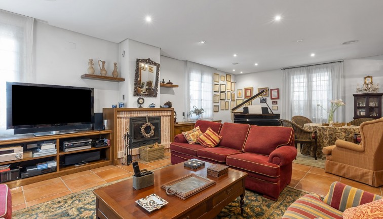 Jälleenmyynti - Erillistalo - Torrevieja - La veleta