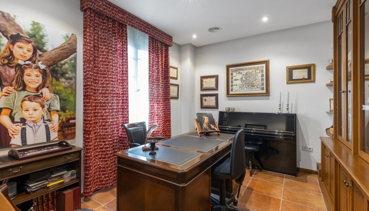 Jälleenmyynti - Erillistalo - Torrevieja - La veleta