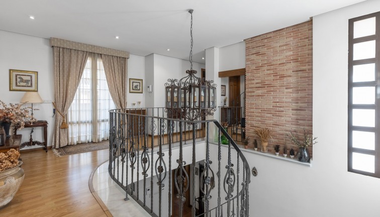 Jälleenmyynti - Erillistalo - Torrevieja - La veleta