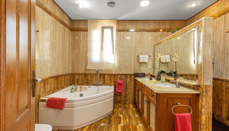 Jälleenmyynti - Erillistalo - Torrevieja - La veleta