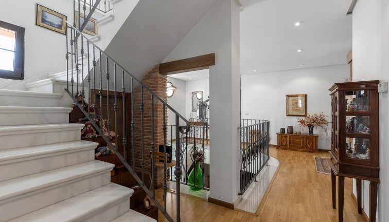 Jälleenmyynti - Erillistalo - Torrevieja - La veleta