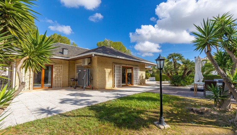 Resale - Chalet - Orihuela Costa - Villamartín