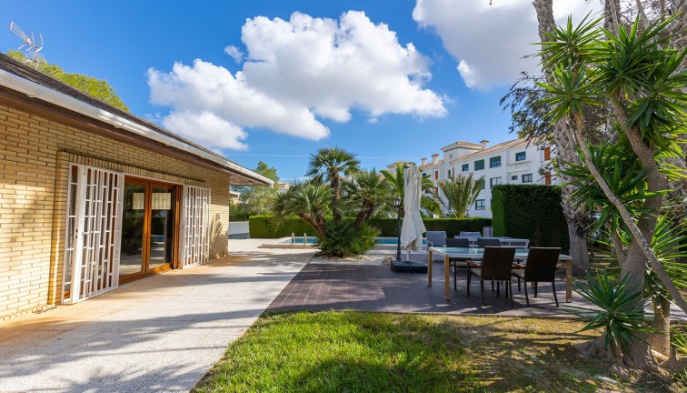 Resale - Chalet - Orihuela Costa - Villamartín