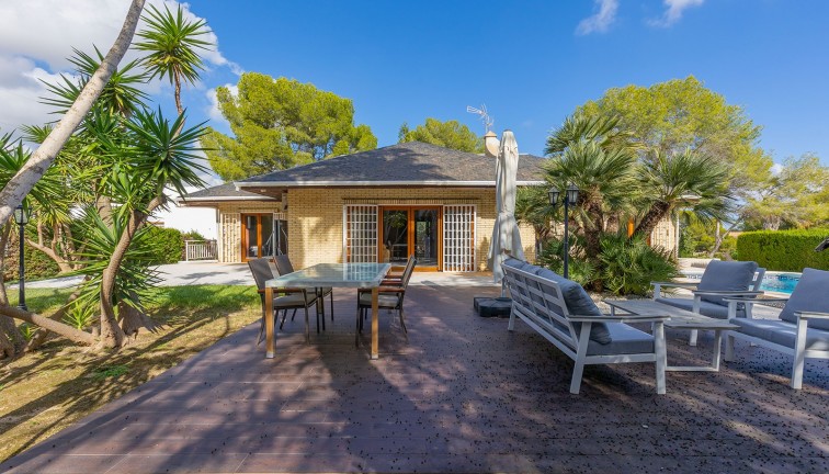 Resale - Chalet - Orihuela Costa - Villamartín