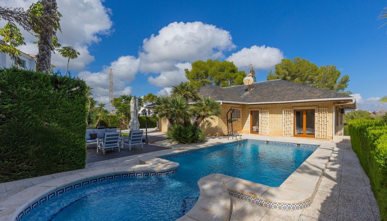 Resale - Chalet - Orihuela Costa - Villamartín