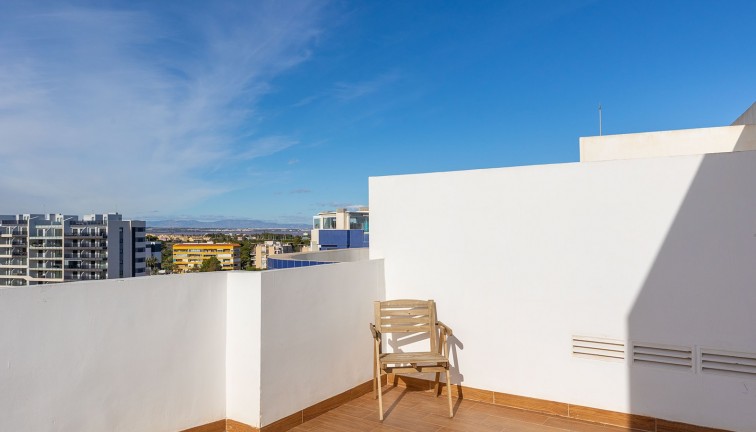 Resale - Apartment - Top Floor Apartment - Torrevieja - Punta Prima