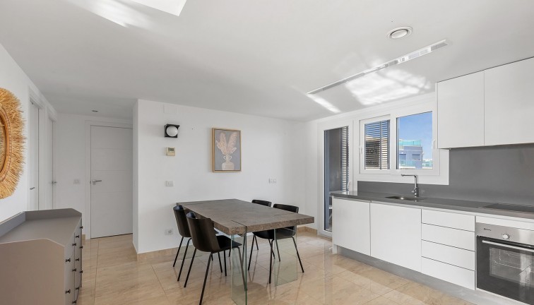 Resale - Apartment - Top Floor Apartment - Torrevieja - Punta Prima