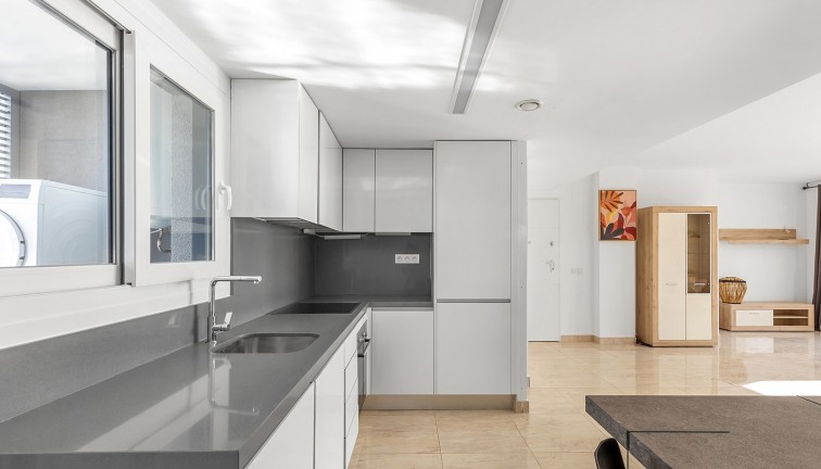 Resale - Apartment - Top Floor Apartment - Torrevieja - Punta Prima