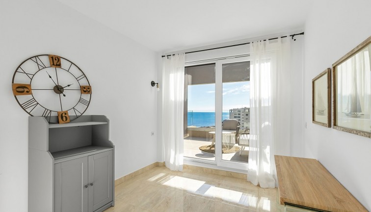 Resale - Apartment - Top Floor Apartment - Torrevieja - Punta Prima