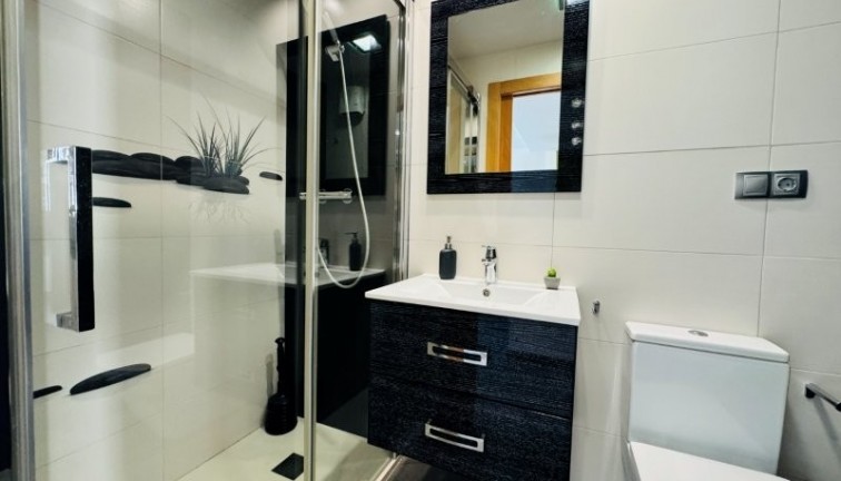 Reventa - Apartamento dúplex - Guardamar del Segura