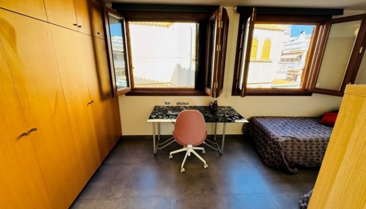 Reventa - Apartamento dúplex - Guardamar del Segura