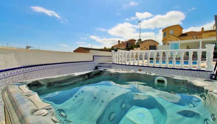 Jälleenmyynti - Erillistalo - Villamartín