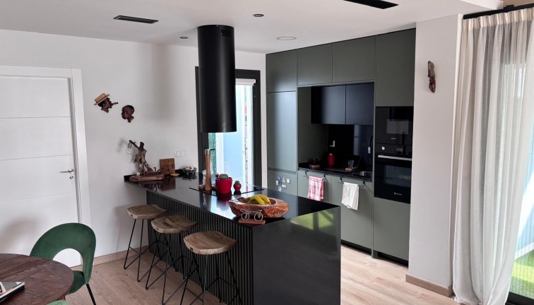 Jälleenmyynti - Paritalo/Rivitalo - Los Montesinos - La Herrada