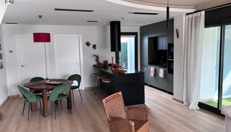 Jälleenmyynti - Paritalo/Rivitalo - Los Montesinos - La Herrada