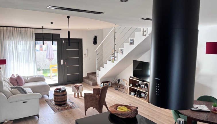 Jälleenmyynti - Paritalo/Rivitalo - Los Montesinos - La Herrada