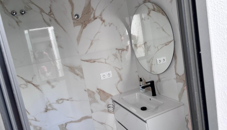 Jälleenmyynti - Paritalo/Rivitalo - Los Montesinos - La Herrada