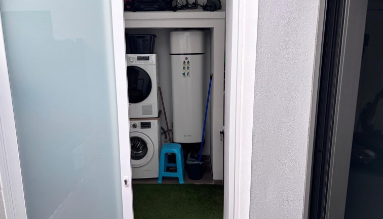 Jälleenmyynti - Paritalo/Rivitalo - Los Montesinos - La Herrada