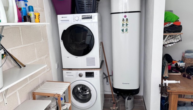 Jälleenmyynti - Paritalo/Rivitalo - Los Montesinos - La Herrada