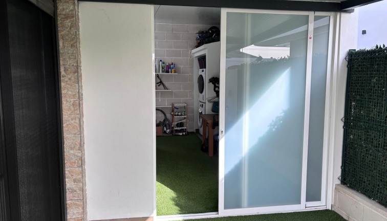 Jälleenmyynti - Paritalo/Rivitalo - Los Montesinos - La Herrada