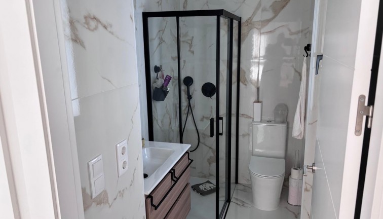 Jälleenmyynti - Paritalo/Rivitalo - Los Montesinos - La Herrada