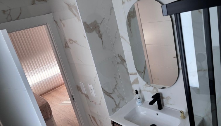 Jälleenmyynti - Paritalo/Rivitalo - Los Montesinos - La Herrada