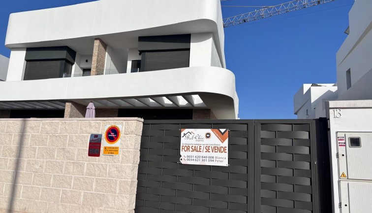 Jälleenmyynti - Paritalo/Rivitalo - Los Montesinos - La Herrada