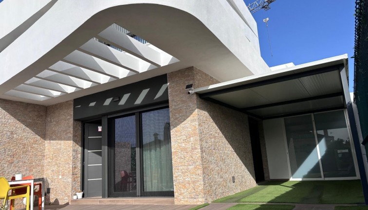 Jälleenmyynti - Paritalo/Rivitalo - Los Montesinos - La Herrada