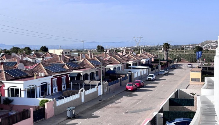 Jälleenmyynti - Paritalo/Rivitalo - Los Montesinos - La Herrada