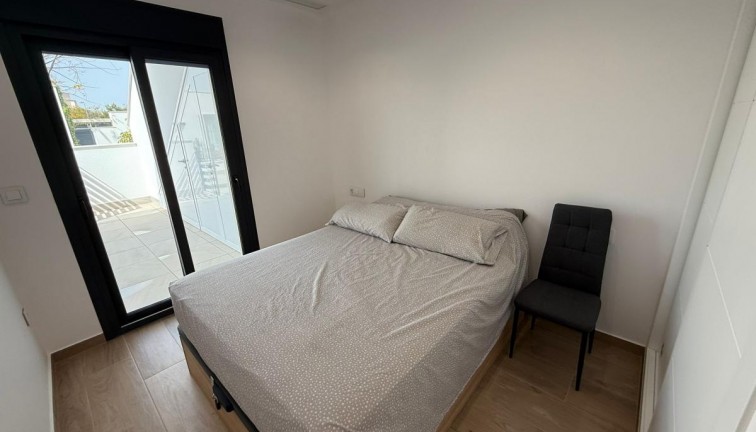 Reventa - Apartamento / piso - Pilar de la Horadada