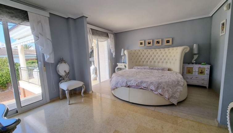 Jälleenmyynti - Erillistalo - Torrevieja - LA MATA