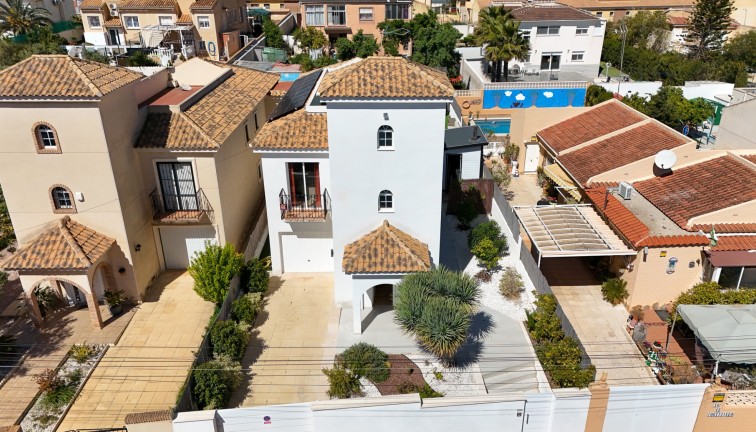 Jälleenmyynti - Erillistalo - Los balcones - Los Balcones