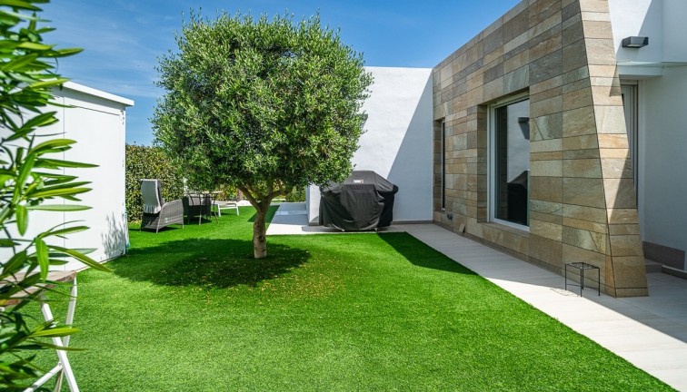 Jälleenmyynti - Erillistalo - Algorfa - La Finca Golf