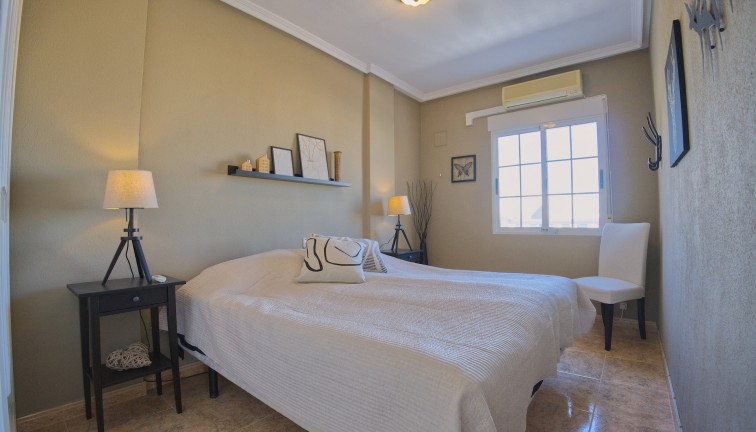 Resale - Chalet - Torrevieja