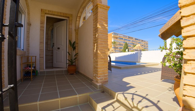 Resale - Chalet - Torrevieja