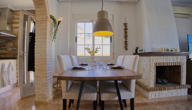 Resale - Chalet - Torrevieja