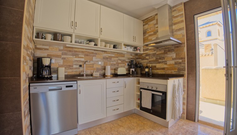 Resale - Chalet - Torrevieja