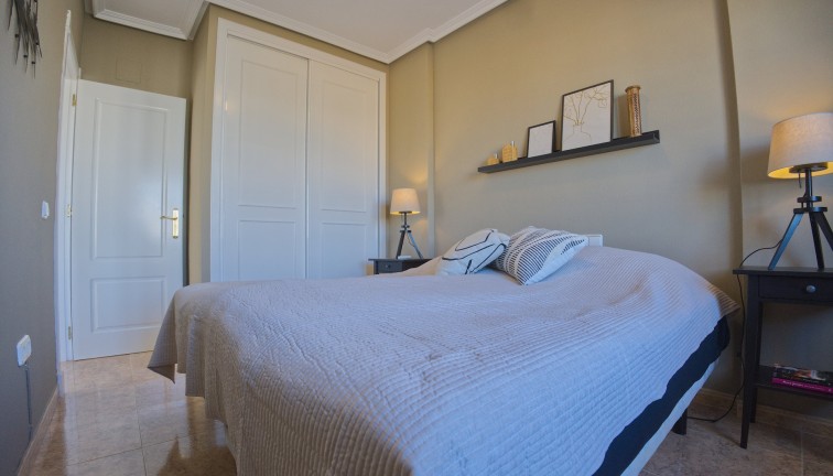Resale - Chalet - Torrevieja