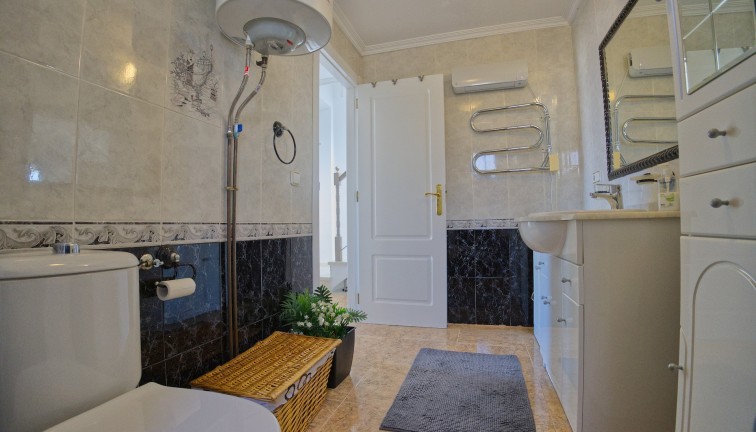 Resale - Chalet - Torrevieja
