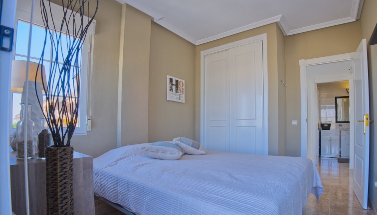 Resale - Chalet - Torrevieja