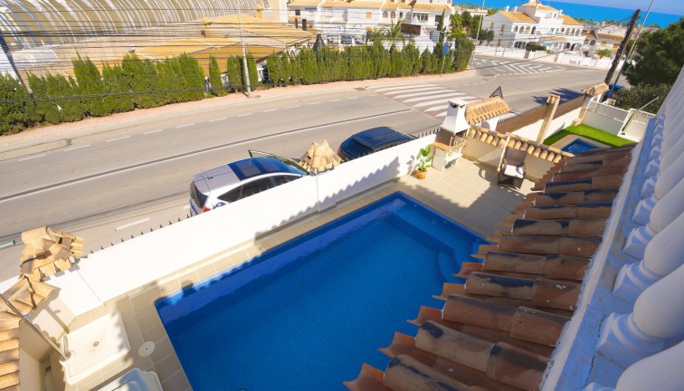 Resale - Chalet - Torrevieja