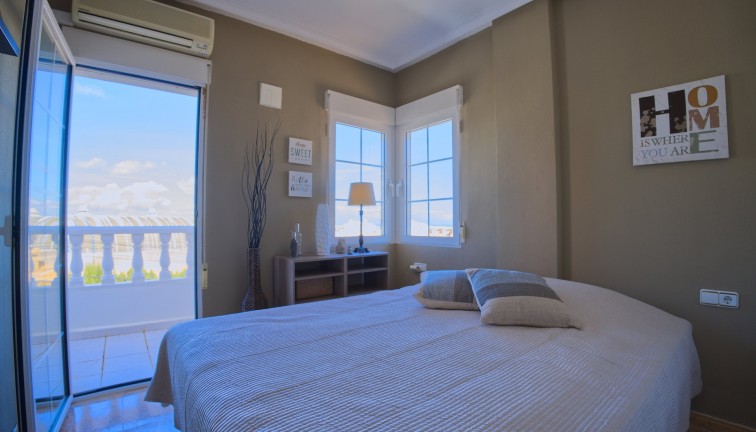 Resale - Chalet - Torrevieja