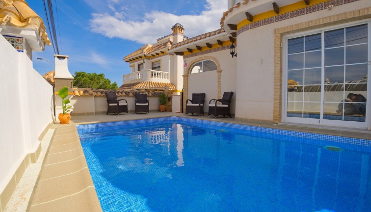 Resale - Chalet - Torrevieja