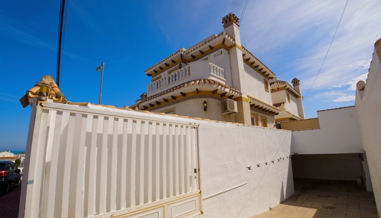 Resale - Chalet - Torrevieja