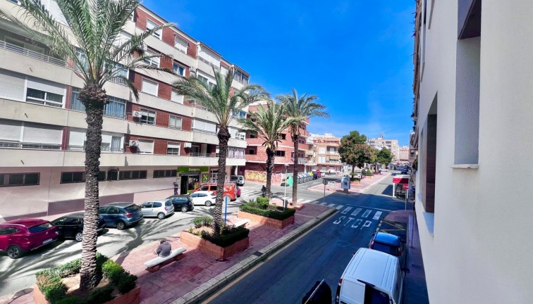 Jälleenmyynti - Asunto - Torrevieja