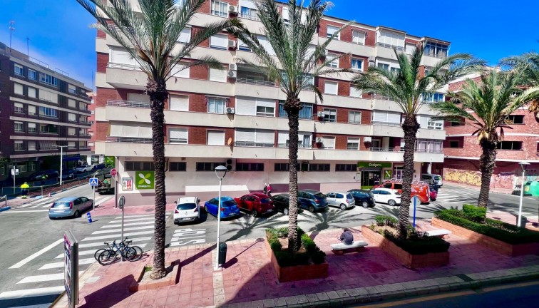 Jälleenmyynti - Asunto - Torrevieja