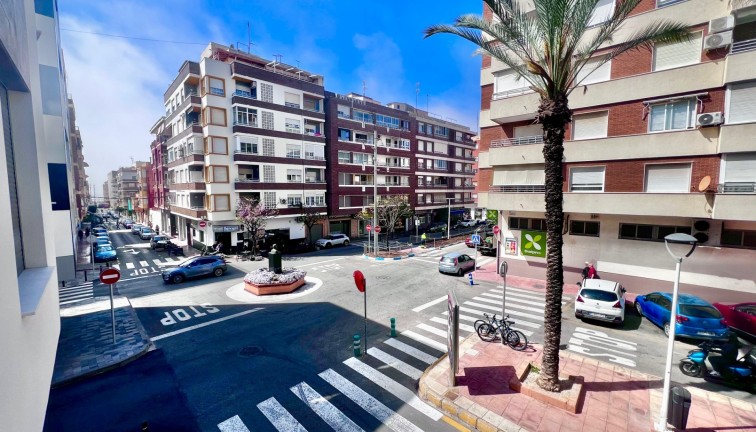Jälleenmyynti - Asunto - Torrevieja