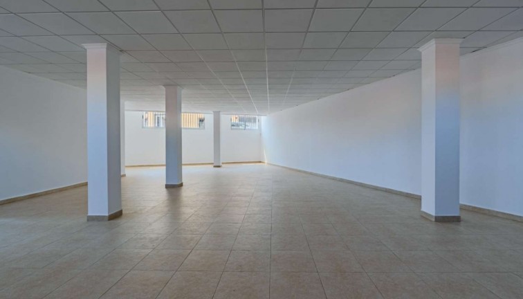 Jälleenmyynti - Liiketila - Torrevieja - Nueva Torrevieja